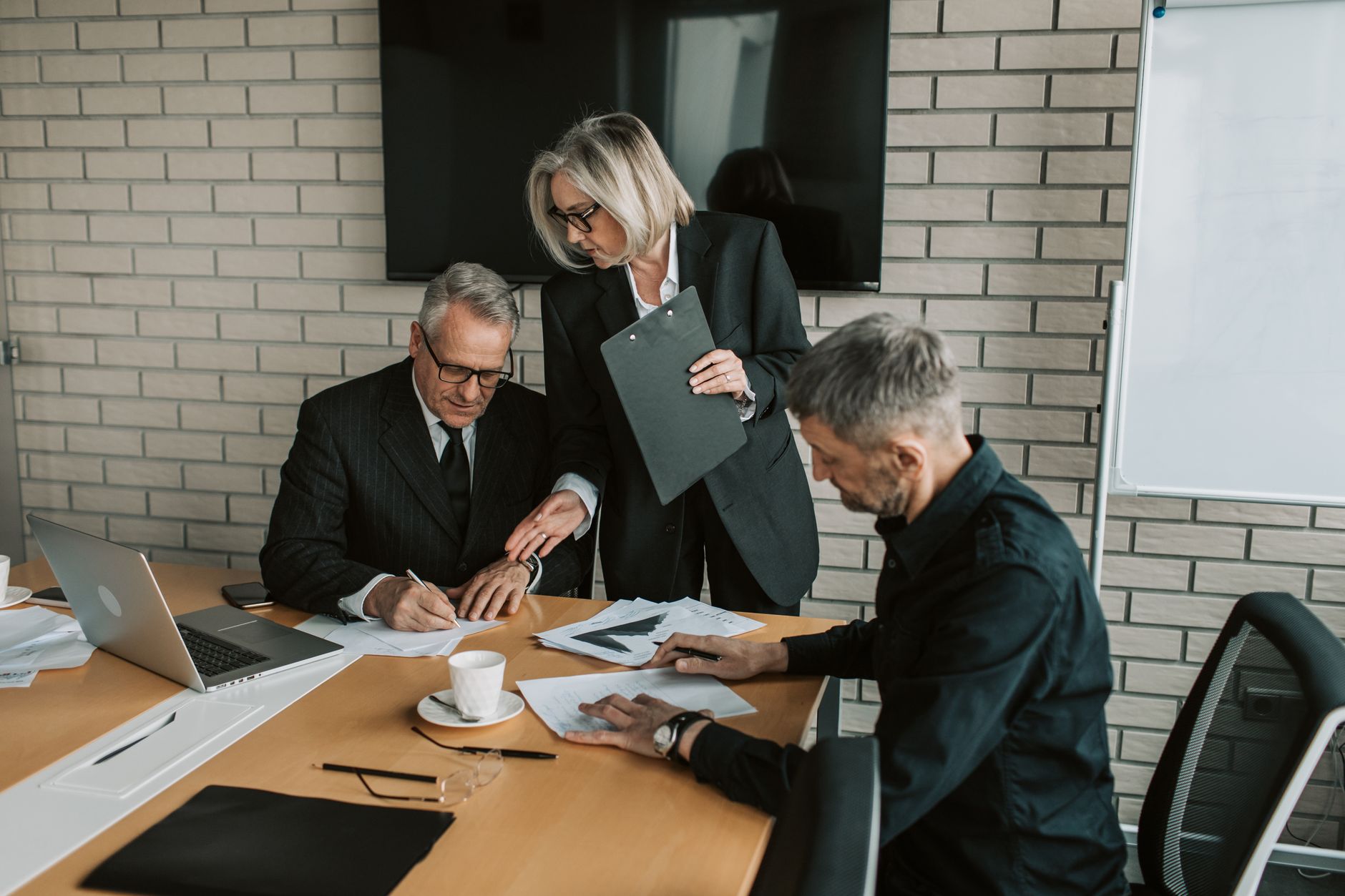 Executives in a boardroom discussing the management cybersecurity training duty under Section 38 BSIG